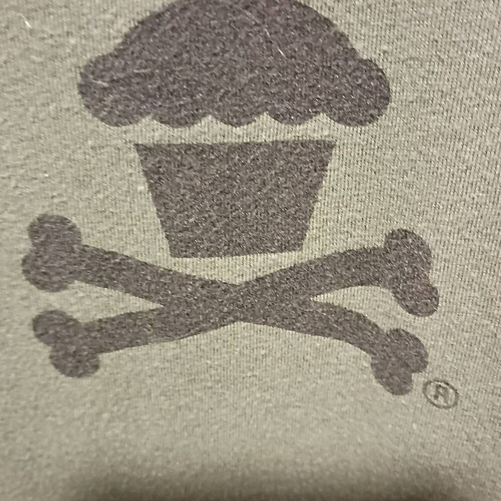 Johnny Cupcakes Women's Pirate Cupcake T-shirt size XL Olive Green